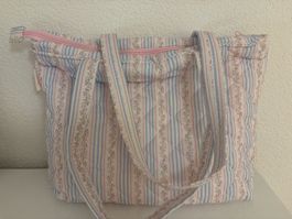 Hübsche Tasche mit Blumen Muster 😌