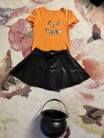 Halloween Kürbis Hexenkostüm mit Halloween Topf