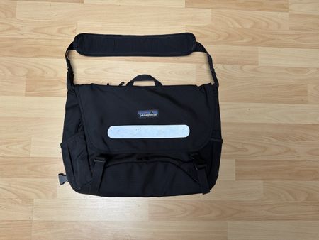 Umhängetasche Patagonia schwarz Schultertasche Laptoptasche 
