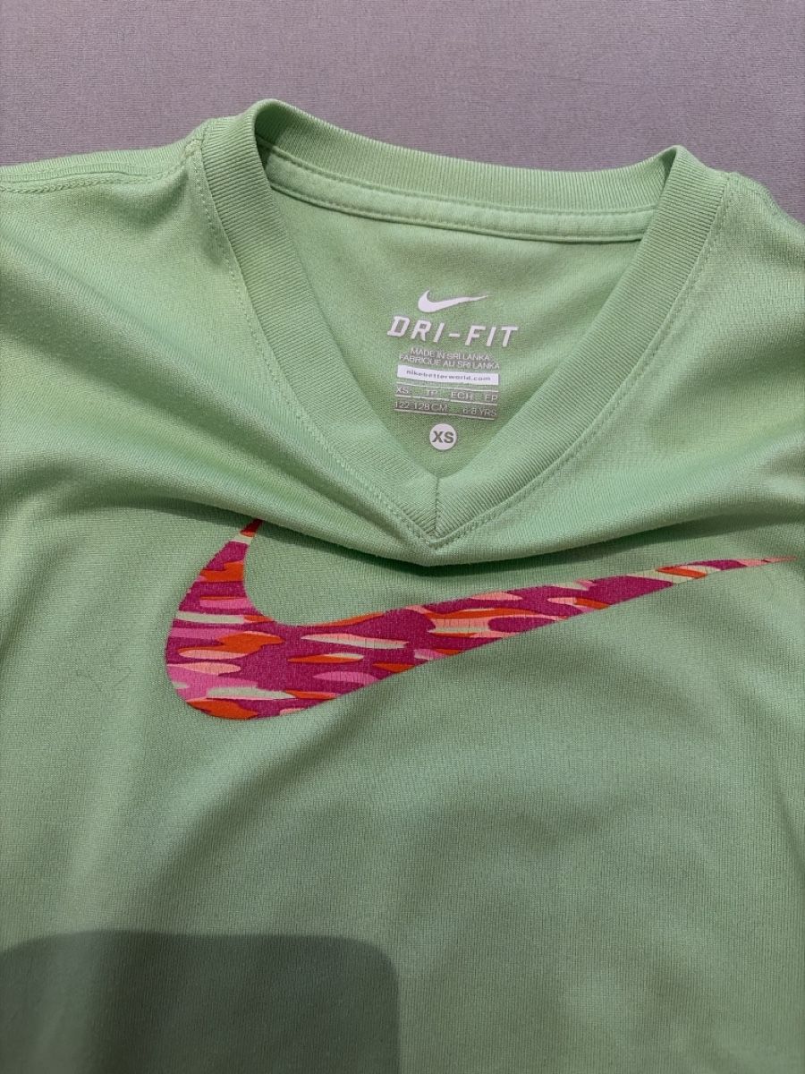 Nike Hemden, T-Shirts & Polos: 2 Nike shirts 122/128 – Gebraucht aus Galgenen von Hawaii021 2