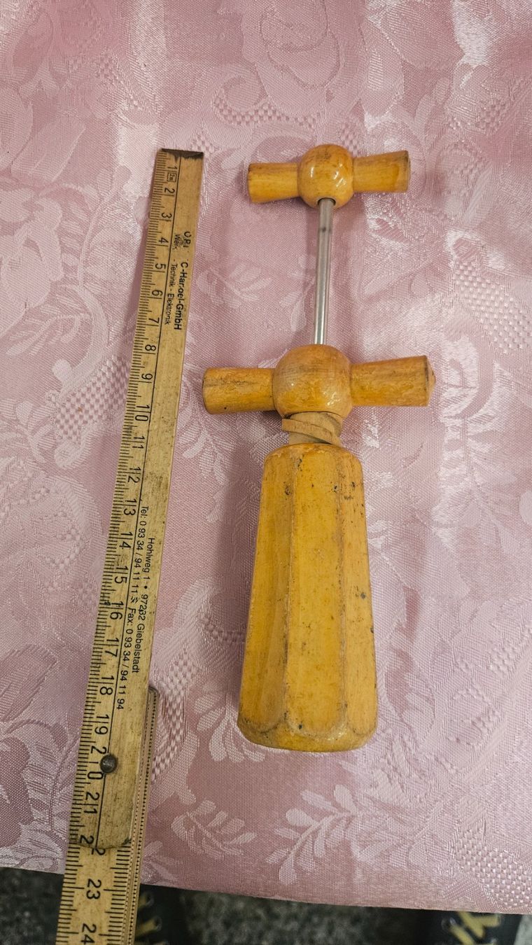Apribottiglie & Tappi per chiusura: Cavatappi in legno "Segheria Chiassese" – Usato da Melano venduto da H-Sara 1