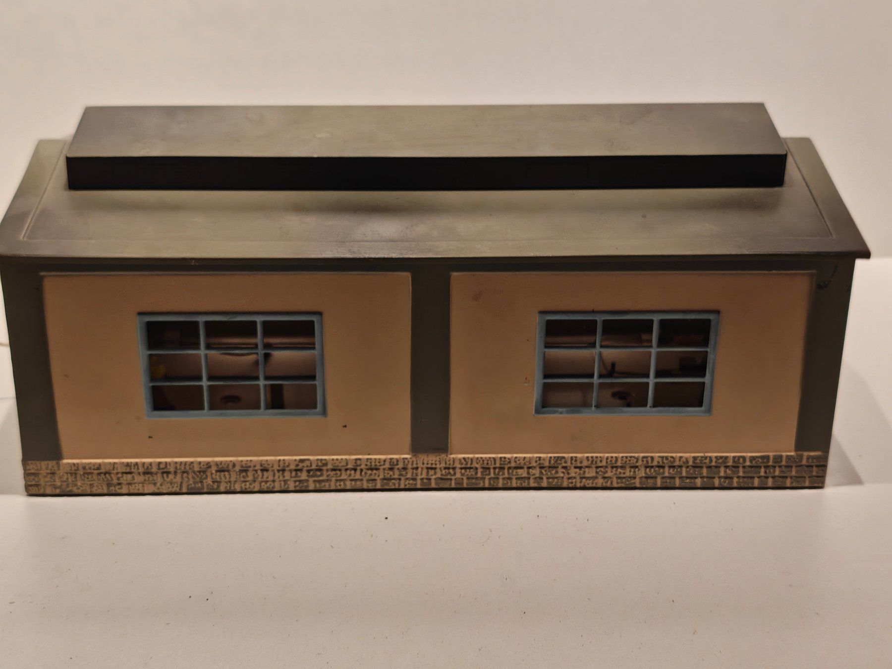 Märklin Modelleisenbahnen: Märklin Lockschuppen aus Blech – Gebraucht aus Braunau von Homersimpson