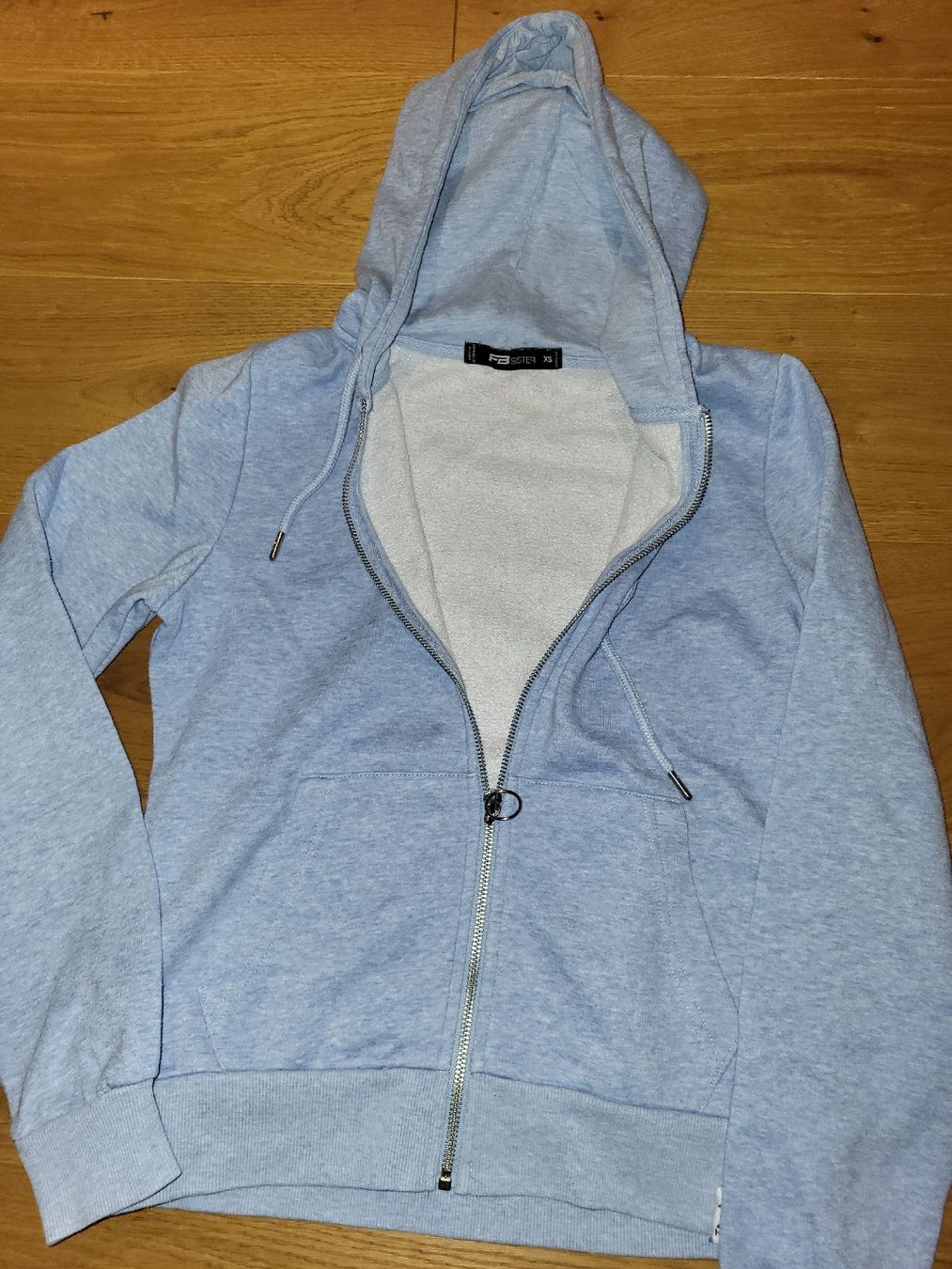 Maglioni & Felpe: Sweat à capuche bleu clair, taille XS – Usato da Courroux venduto da Belleange 1