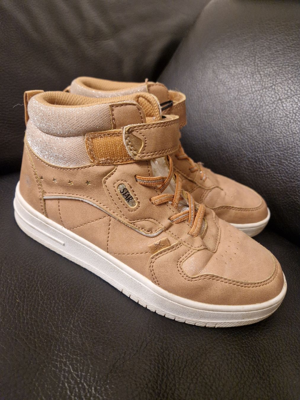 Scarpe per ragazzi: Baskets lumineuses taille 35 – Usato da Penthaz venduto da Sosotroc 2