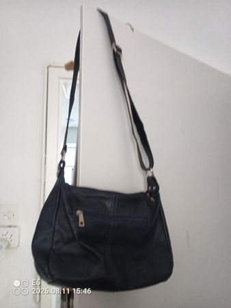 Dunkelblaue Ledertasche