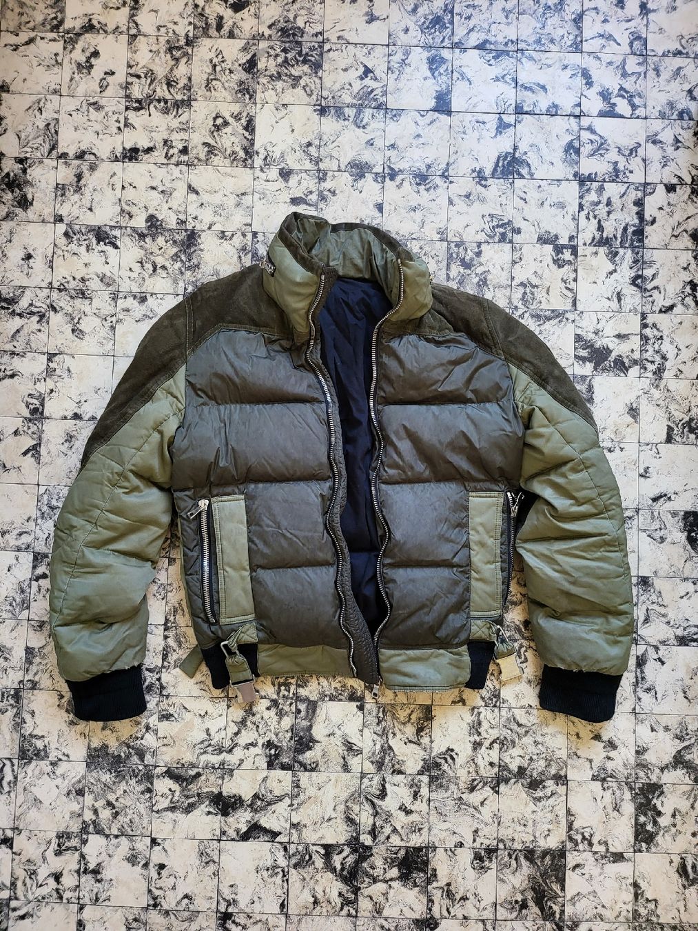 Balmain Jacken: Balmain Puffer Jacket Olive Green – Gebraucht aus Basel von tec0cr3p