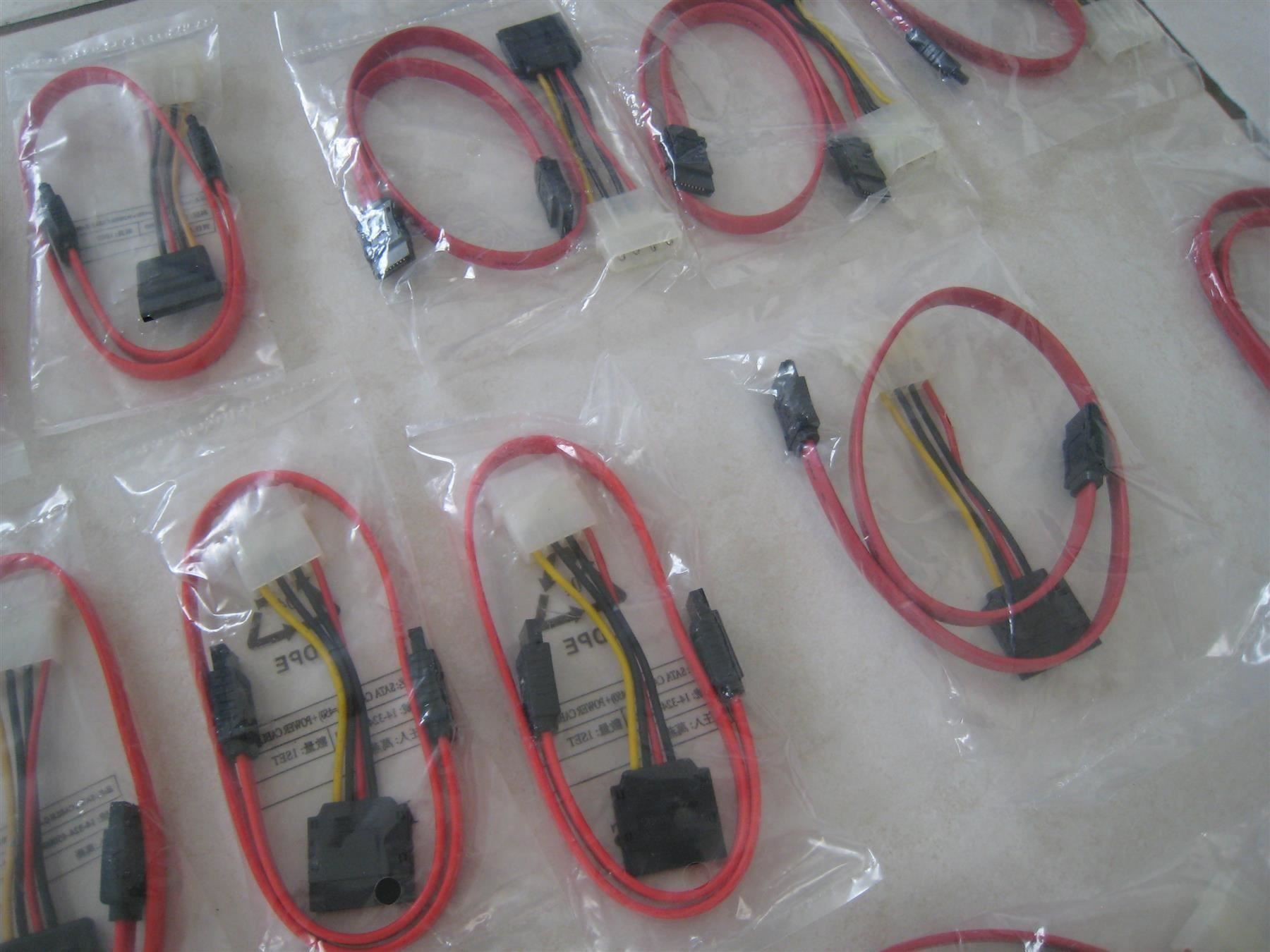 PC: ***** Câble SATA + 4Pin Molex Power Adapt – Nuovo e nell'imballaggio originale da Villaz-St-Pierre venduto da Ubid 1