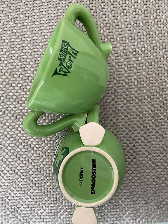 Tassen: 2 Tasses enfant Disney vertes – Gebraucht aus Confignon von MVAR 2