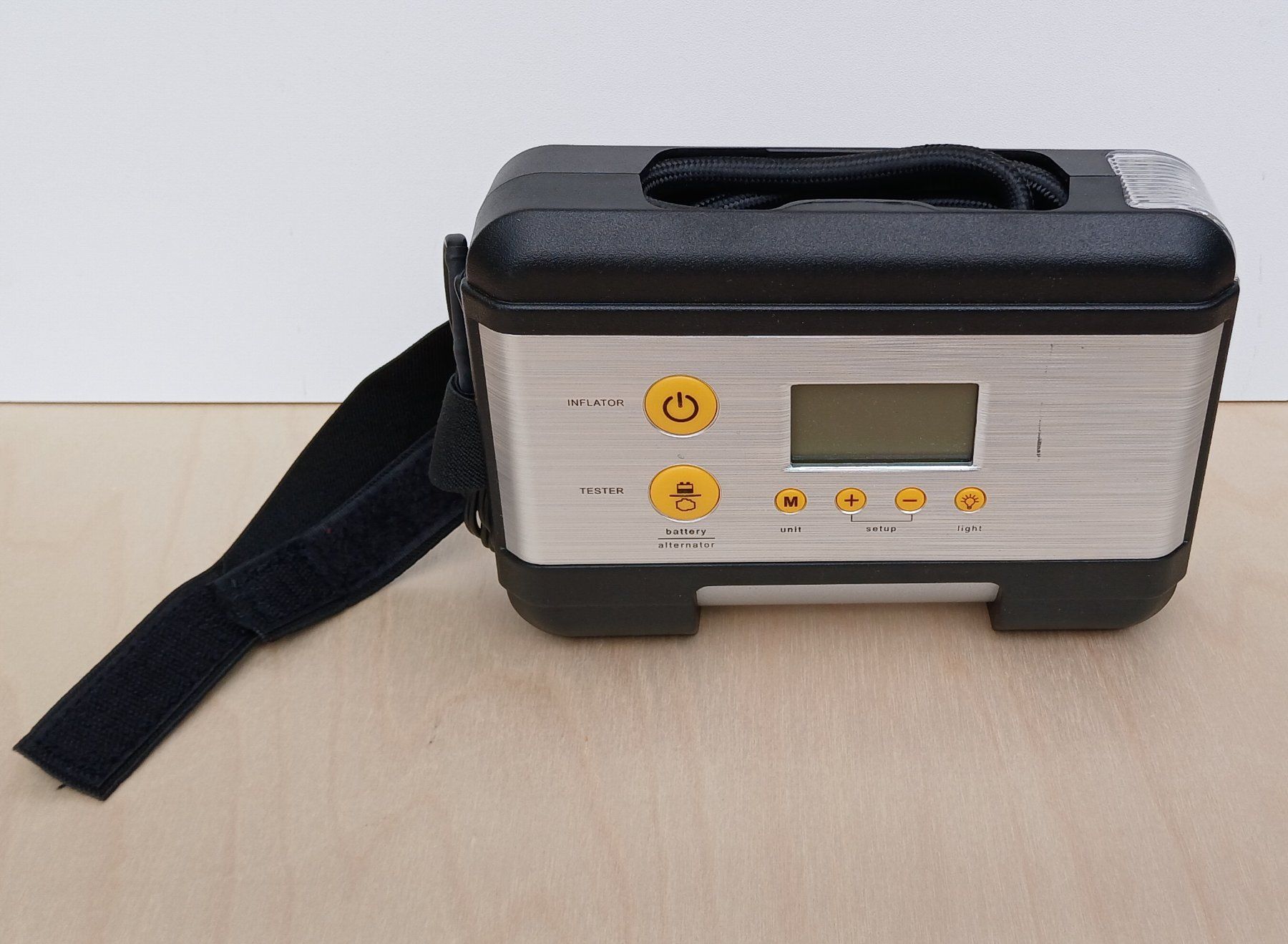 Kompressoren: Kompressor Digital für Autoreifen – Gebraucht aus Tegna von Djembe45