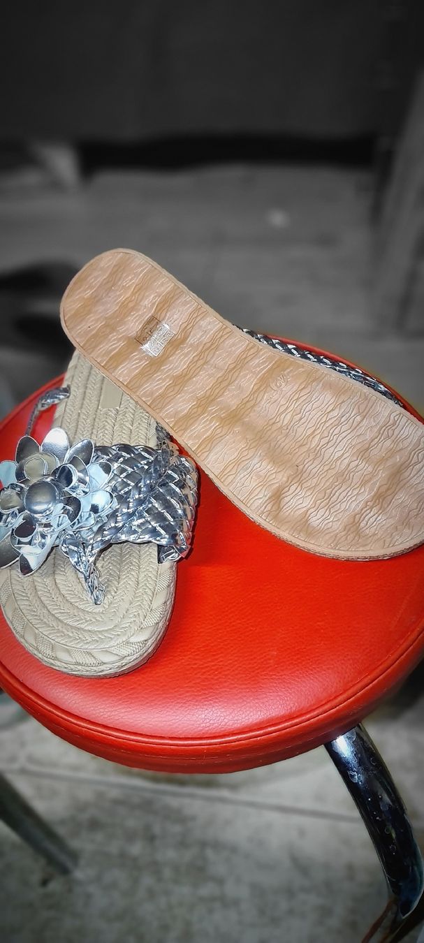 Damenschuhe: Flipflops – Neu und originalverpackt aus Bellerive VD von Hermes5 1