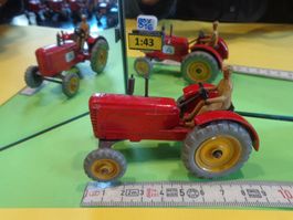 Massey Harris 1/43 (ohne Box) Dinky No.300 GB   > (Box016) A