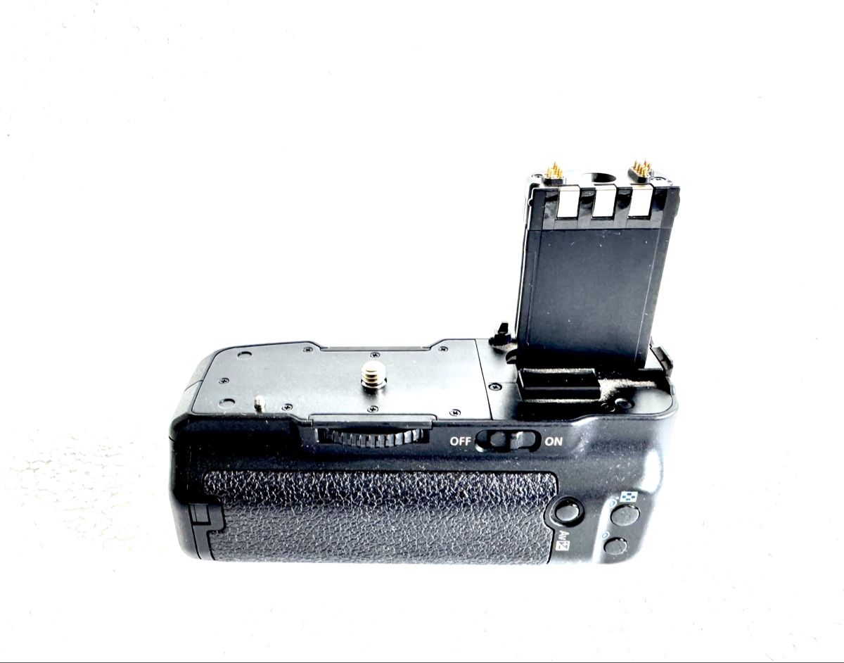 Canon Fotocamera: CANON BG-E3 Battery Grip – Nuovo (secondo la descrizione) da Zürich venduto da Tapehead 1
