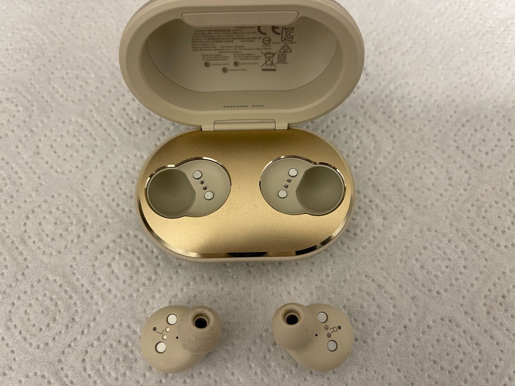 Bang & Olufsen Cuffie: Bang & Olufsen E8 3rd Generation ab CHF 1.-- – Difettoso da Rain venduto da Stouni180 1