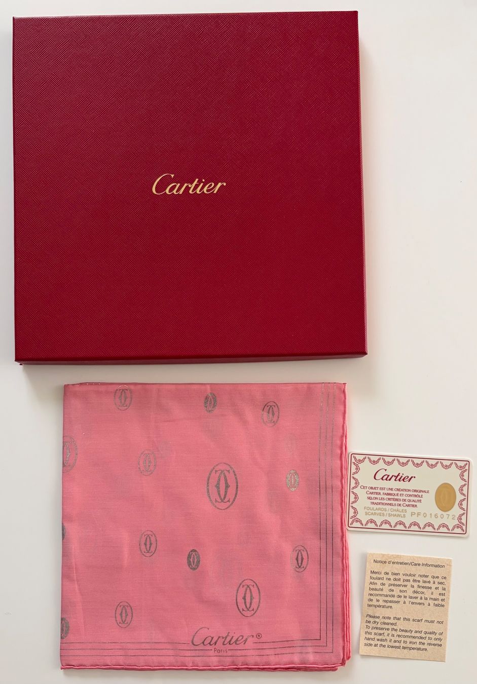Cartier Foulard & Sciarpe: Cartier Foulard – Nuovo e nell'imballaggio originale da Schaffhausen venduto da London114