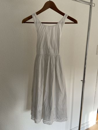 Sommerliches, weisses Kleid mit Lochstickerei, Grösse 146