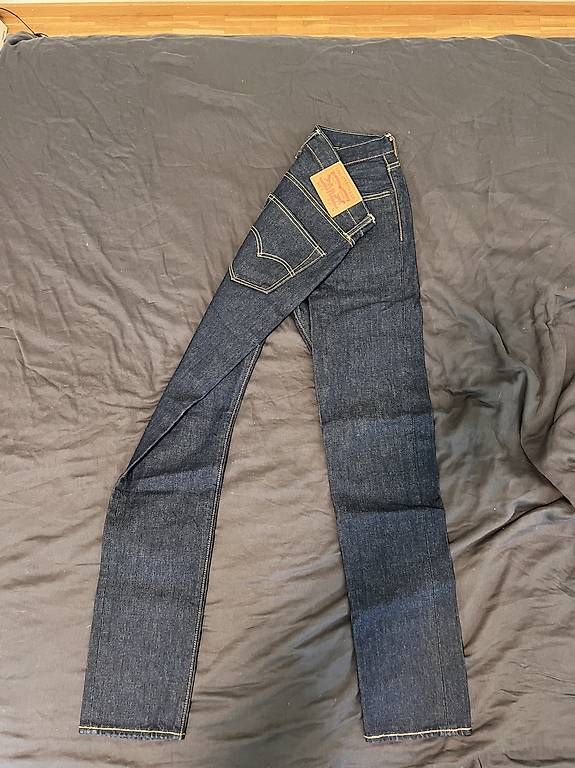 Jeans: Levis 501 raw denim neu 30/32 – Usato da St Gallen venduto da rub_gk9g