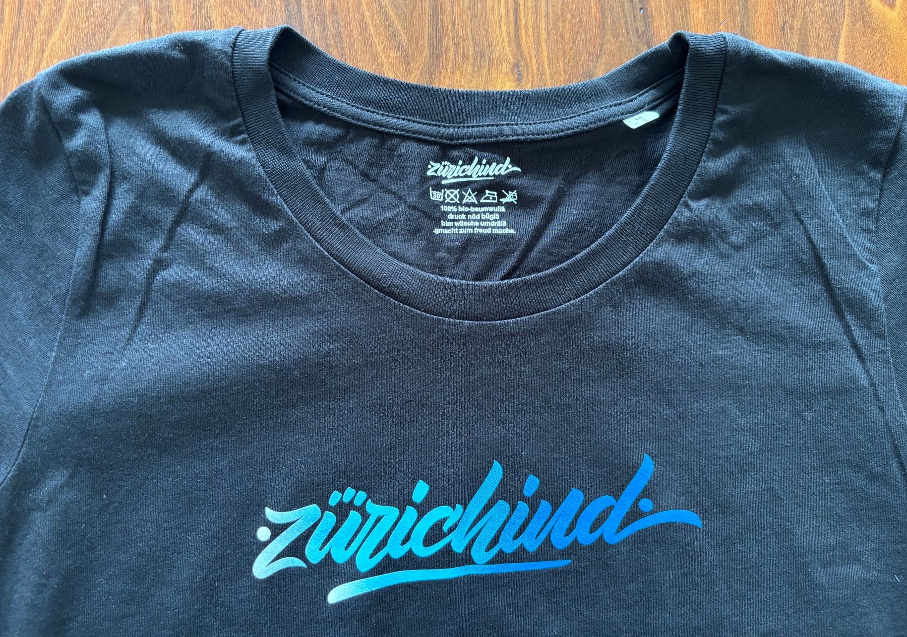 T-shirt: ZÜRICHIND T-Shirt – Nuovo (secondo la descrizione) da Zürich venduto da Tzhkely24 3