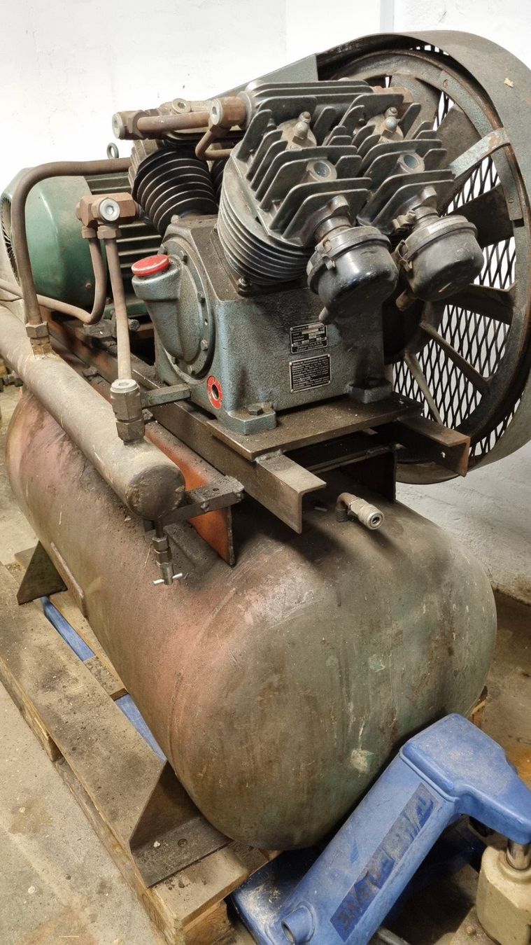 Compressori: Industrie-Kompressor - 10 PS -  750 l/min. – Usato da Oberentfelden venduto da Myri13 7