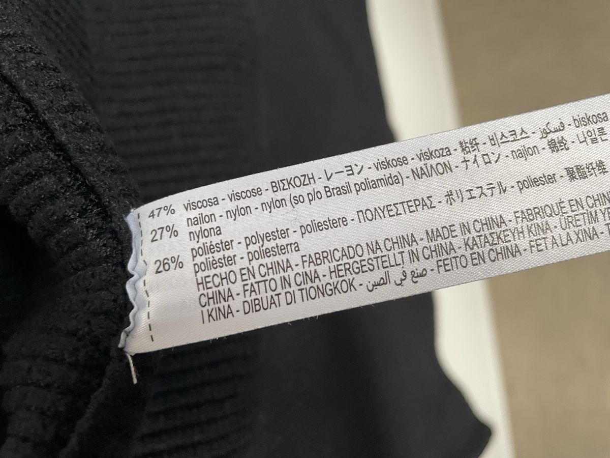 Zara Gonne: Schwarzer Strickrock von Zara – Usato da Basel venduto da Robyn20 4