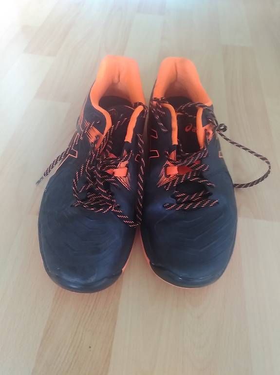 Asics Herrenschuhe: Turnschuhe / Hallenschuhe Asics 43.5 – Gebraucht aus Winterthur von 2bmsr
