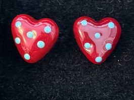 Herz-Ohrringe aus mundgeblasenem Glas – handgemacht