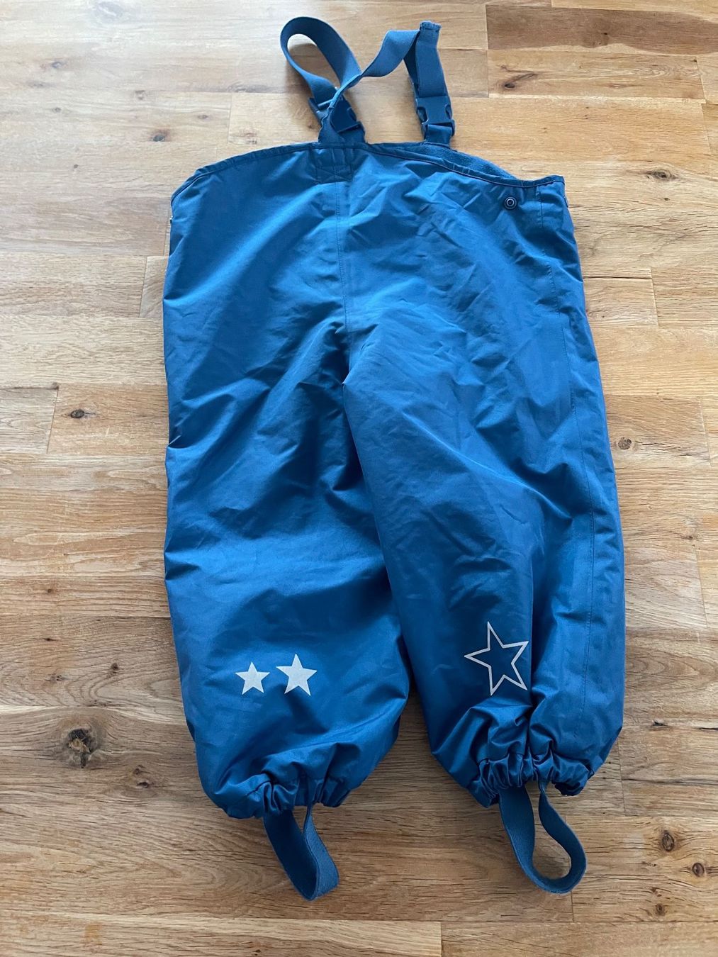 Pantaloni: Regenhosen, Blau mit Sternen – Usato da Niederurnen venduto da Carbon21 1