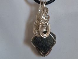 MOLDAVITE véritable monté sur fil argent