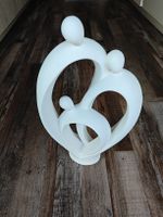 Skulptur Statue dreiköpfige Familie weiss ca 46 cm hoch