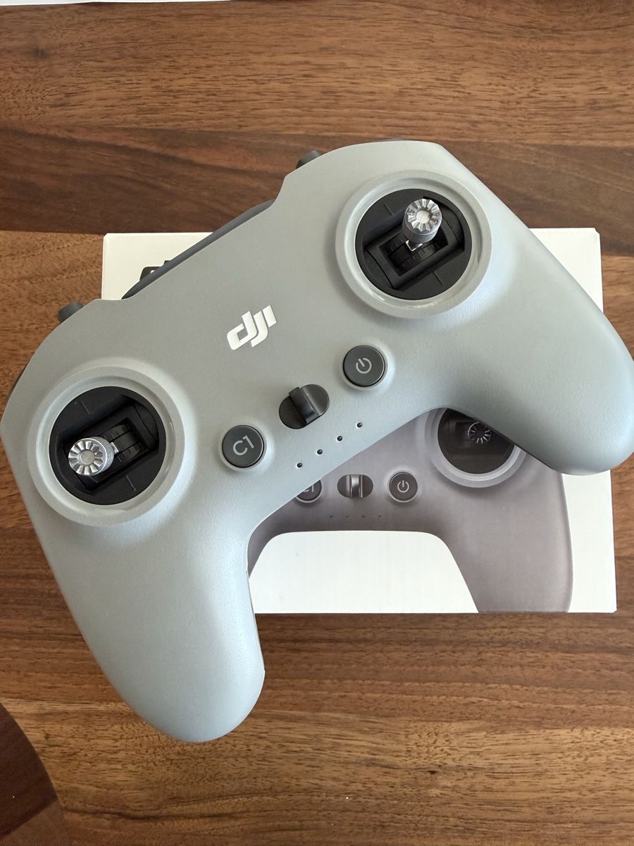 DJI Fernsteuerungen: DJI FPV remote 3 controller – Gebraucht aus Emmen von ViktorLu