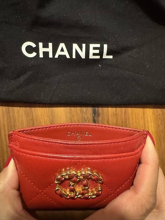Chanel Altro in  Abbigliamento & Accessori: Chanel Kartenetui 19 in Rot – Usato da Glattbrugg venduto da jvasovic 3