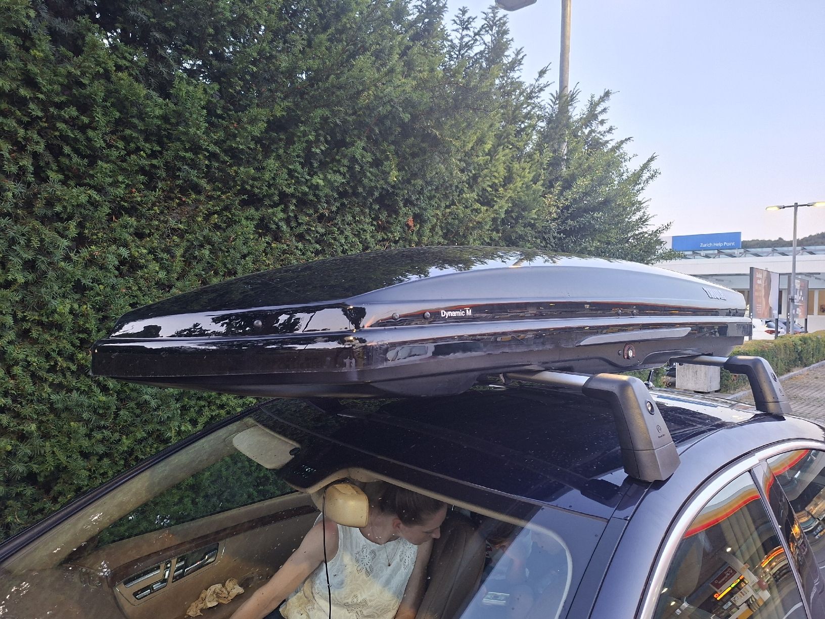 Thule Box da tetto: Dachbox Thule Dynamik M Schwarz Riss aber noch gut – Difettoso da Zürich venduto da Mountainswiss88 4