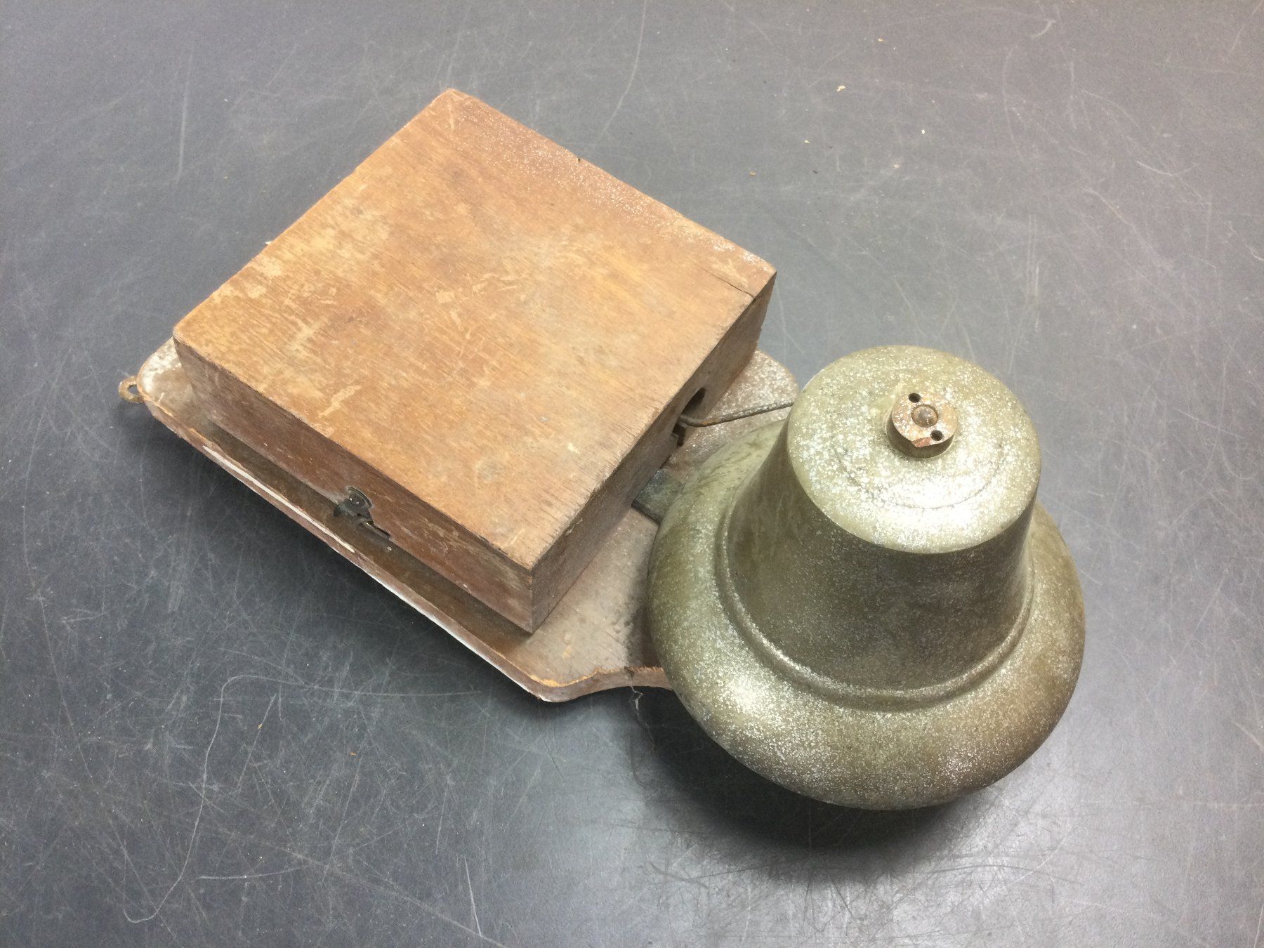 Attrezzi da lavoro: Antike Haustür Glocke Niedervolt – Usato da Wangen SZ venduto da kuriosum12 1