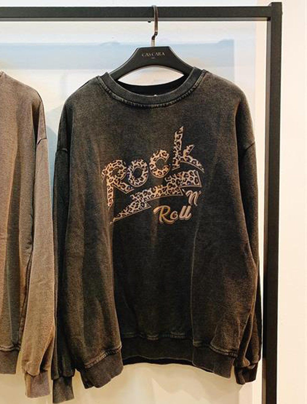Pulls & Sweat-shirts: Pullover Rock'n Roll - Grau Washed - Grösse ca. 34/36/38 – Neuf avec emballage d'origine à Eschenbach SG par Peachick