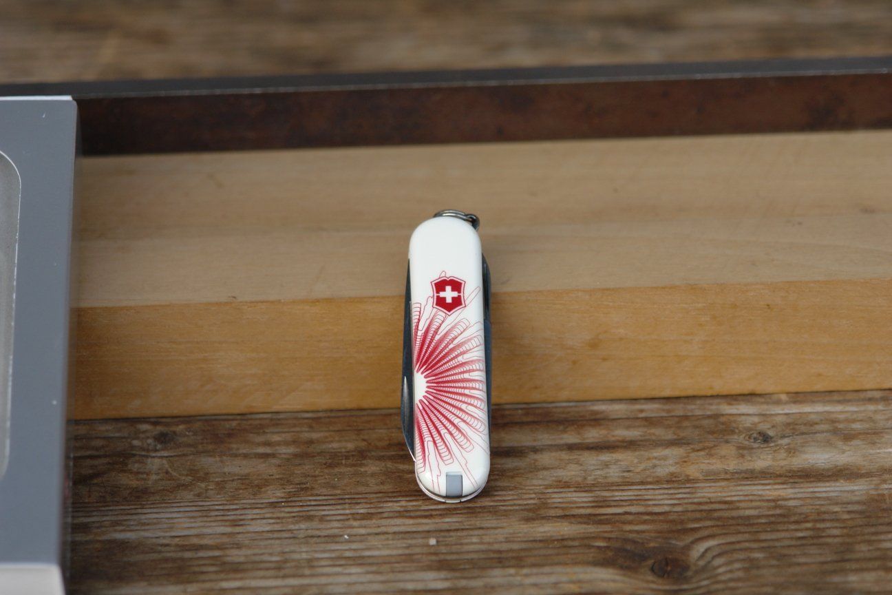 Victorinox Coltelli tascabile: Victorinox Classic SD Sonder Edition – Nuovo e nell'imballaggio originale da Ursenbach venduto da rekruten-shop 1