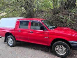 Pick-up Mitsubishi L200 rouge avec hardtop occasion