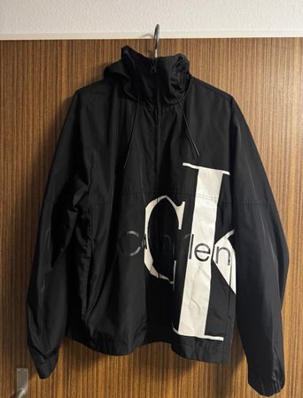Calvin Klein Jacke - Perfekt für den Übergang! Grösse M