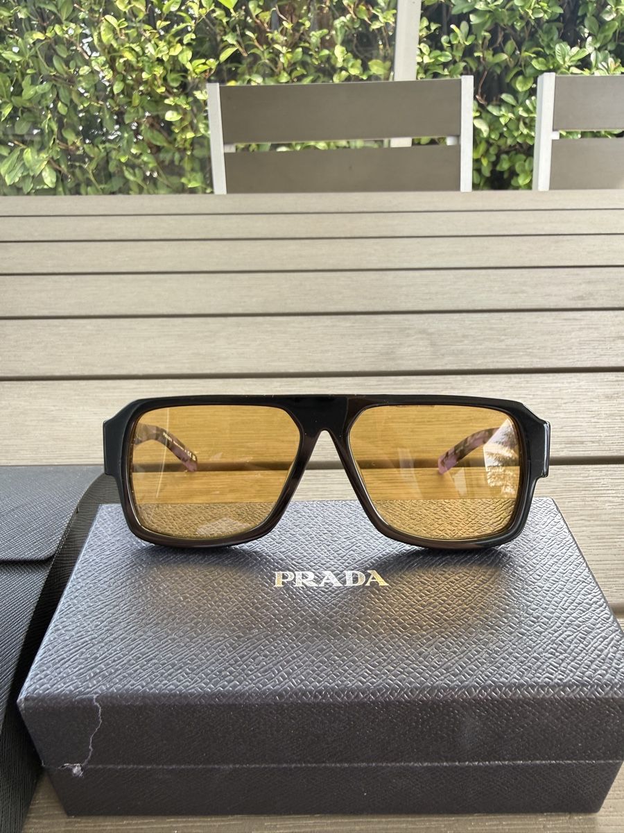 Prada Occhiali & Lenti: Prada Sonnenbrille mit Etui und Box – Nuovo (secondo la descrizione) da Muttenz venduto da jus_nkk2 3