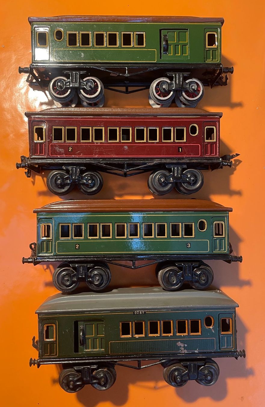 Bing Trains électriques: 4 wagons Bing. Bon état. – D'occasion à Versoix par HELVETICA_1 1