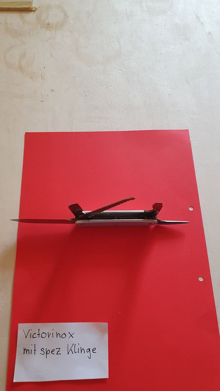 Victorinox Coltelli tascabile: Schweizer Messer Victorinox mit spez. Klinge – Usato da Richigen venduto da Auerhahn11 2