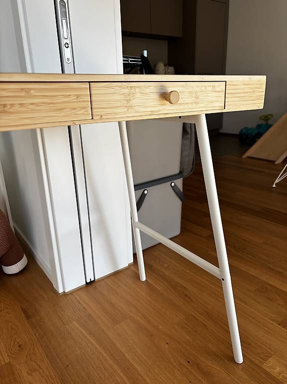 Schreibtische: Ikea Schreibtisch – Gebraucht aus Basel von sar_6ysz 2