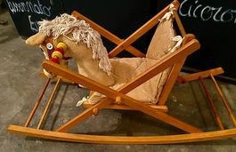 Vintage cavallino a dondolo per la prima infanzia 