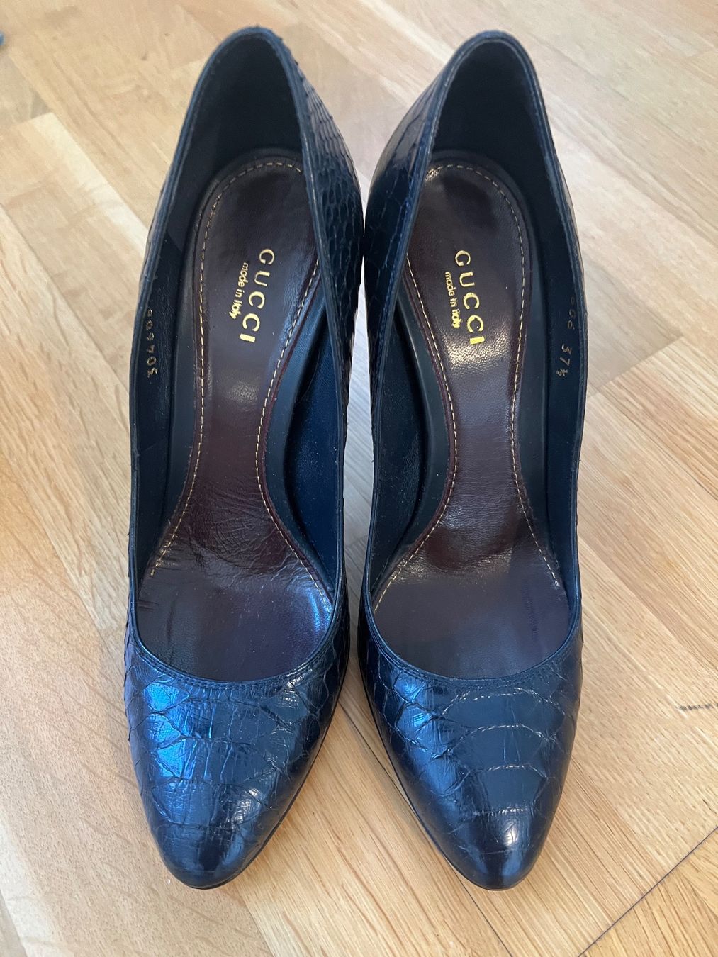 Gucci Damenschuhe: Gucci Python Pumps dunkelblau 37,5 – Gebraucht aus Basel von Bettybooo