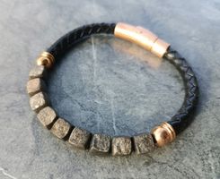 Armband aus Pflastersteinen von vor Einstein's Haus in Bern