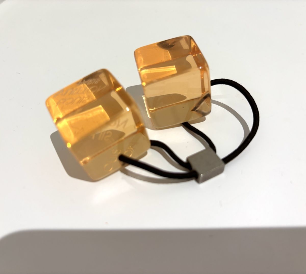 Louis Vuitton Accessori per capelli: Original Louis Vuitton Hair Monogram Cube – Usato da Winterthur venduto da Atelier.W.Maison 5