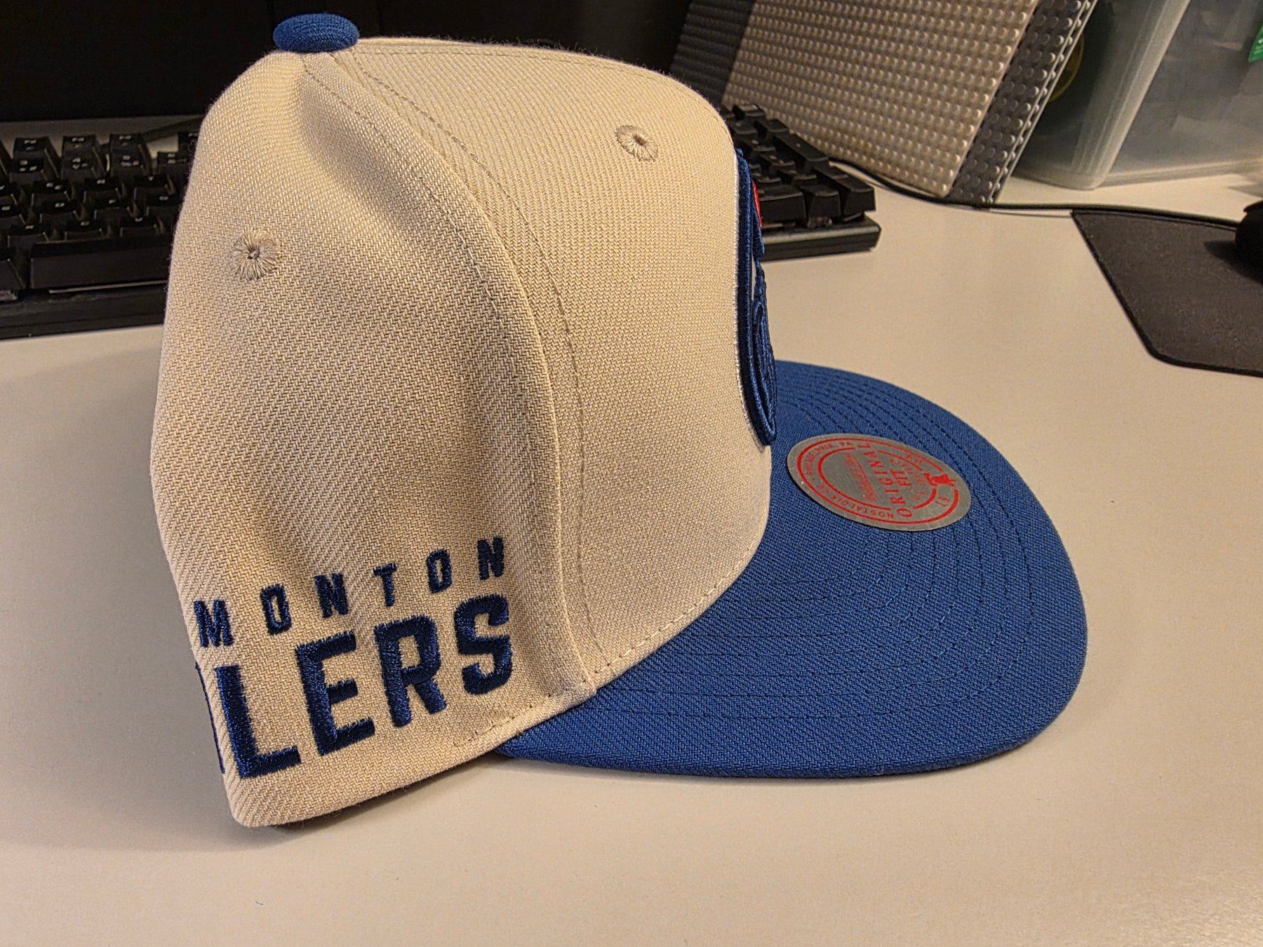 Mitchell & Ness Copricapi, berretti & cappellini: Cap Mitchell & Ness Original Fit Snapback Edmonton Oilers – Nuovo e nell'imballaggio originale da Mörigen venduto da Gadgeteer 1
