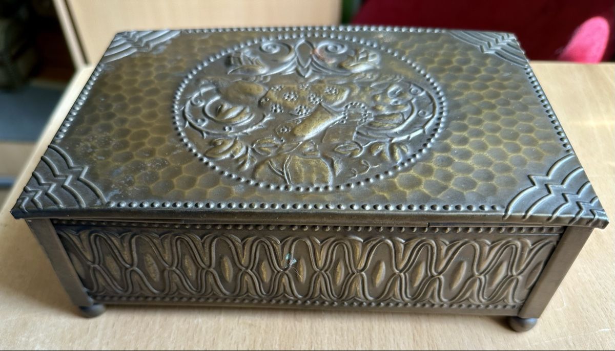 Barattoli: Antike Schatulle mit Relief - Einzigartiges Design – Usato da Zürich venduto da c_d_r