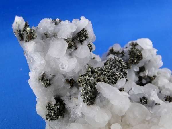 Mineralien & Heilsteine: Calcit (UV-Pink) mit Sulphiden – Gebraucht aus Schinznach Bad von Demerald 3