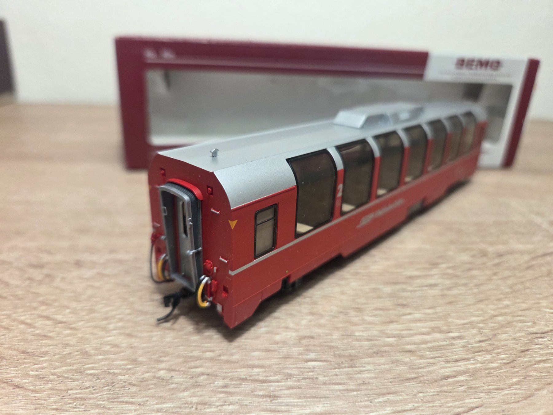Bemo Modellini di ferrovie: Bemo 3294 106 Panoramawagen RhB H0m – Nuovo e nell'imballaggio originale da St-Aubin-Sauges venduto da Lo_Go 2