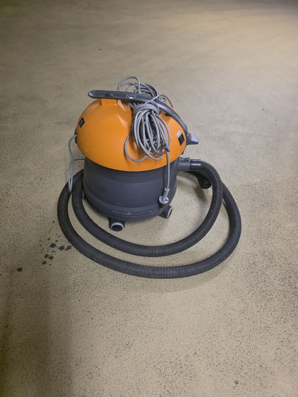 Aspirapolveri & Accessori: STAUBSAUGER TASKI BORA 12# WETROK CLEANFIX KÄRCHER NILFISK – Usato da Zürich venduto da 5183840711 5