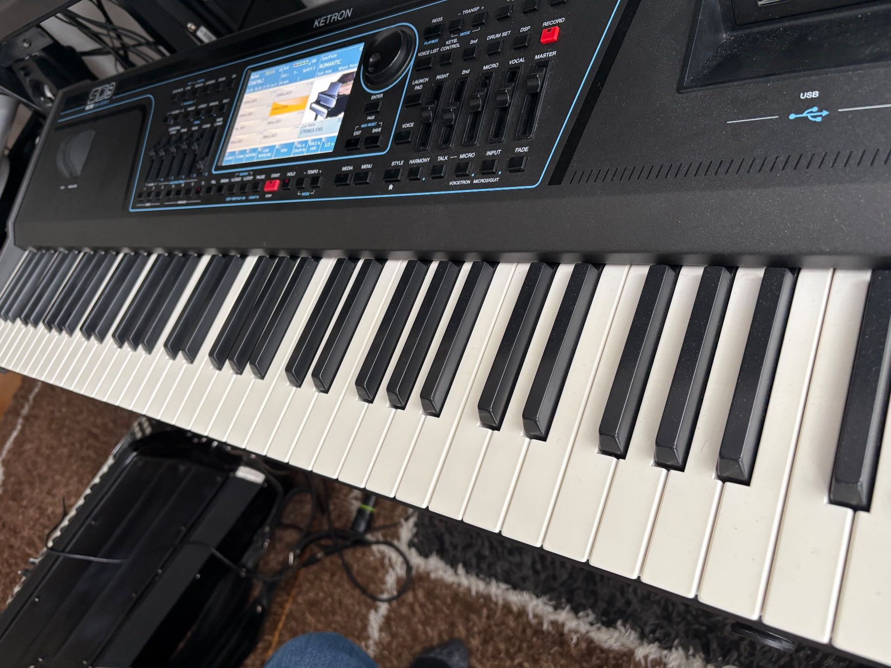 Ketron Strumenti musicali: Ketron SD9 Pro 76, hard disk 320GB – Usato da Lutry venduto da 16mustang 2